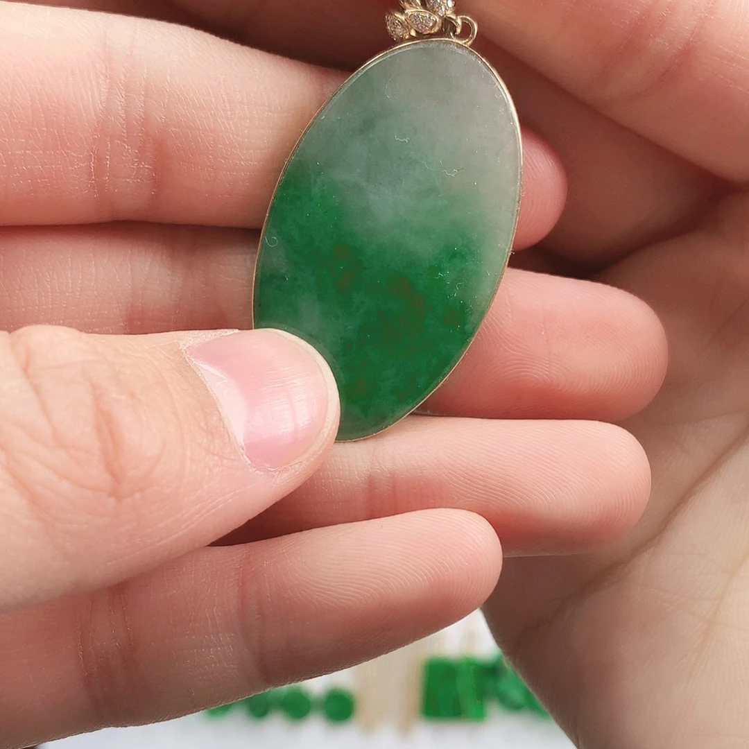 翡翠颈饰18K金镶嵌耳饰