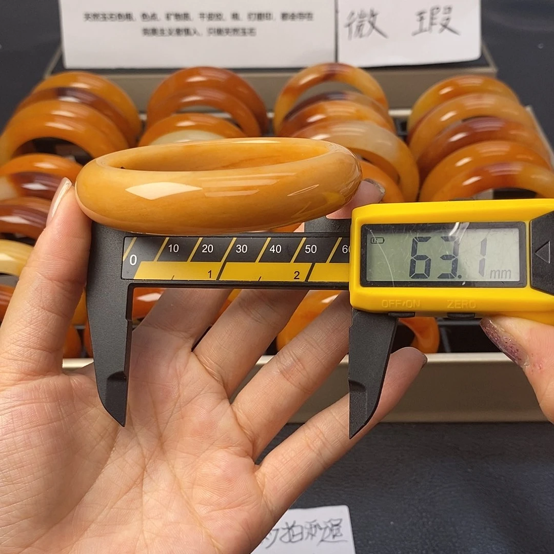 未镶嵌石英质玉（黄龙玉）手镯37号茄子山金沙老油红如血黄龙