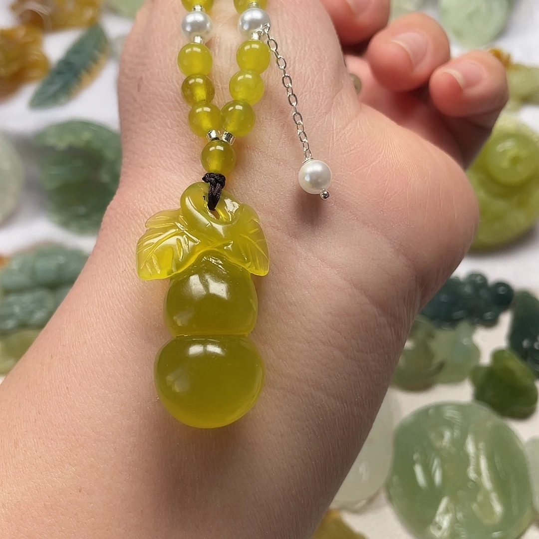 蛇纹石玉未镶嵌颈饰