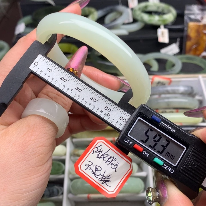蛇纹石玉手镯未镶嵌893