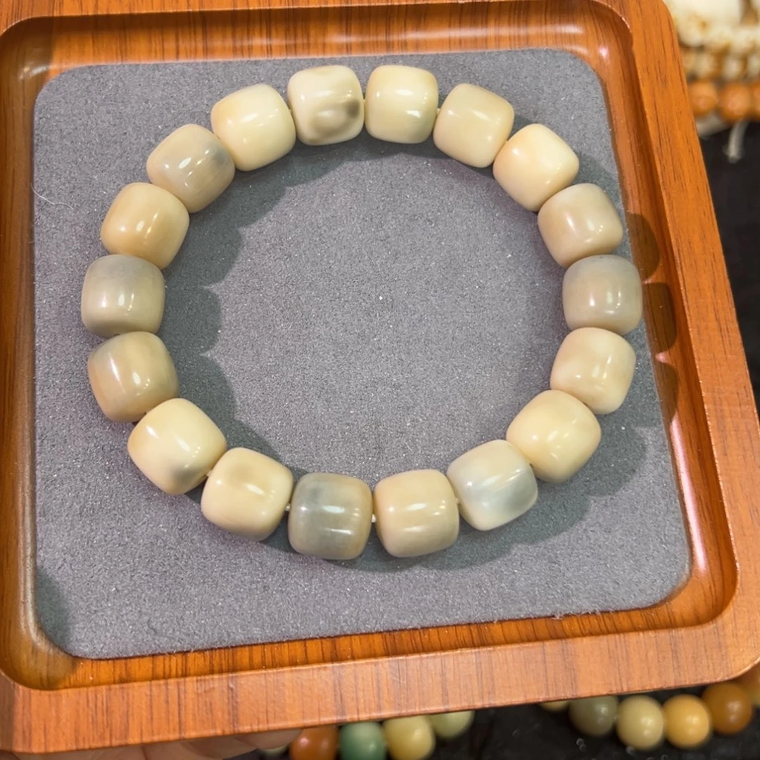 吊坠菩提根/象牙果643卡14微瑕