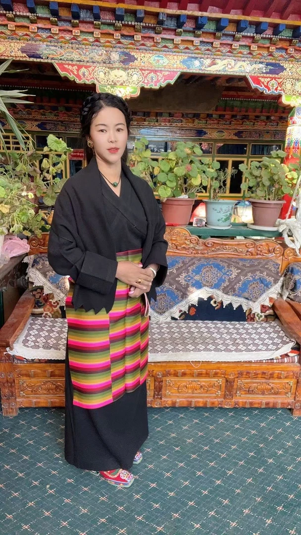 新款流行藏式藏袍三件套