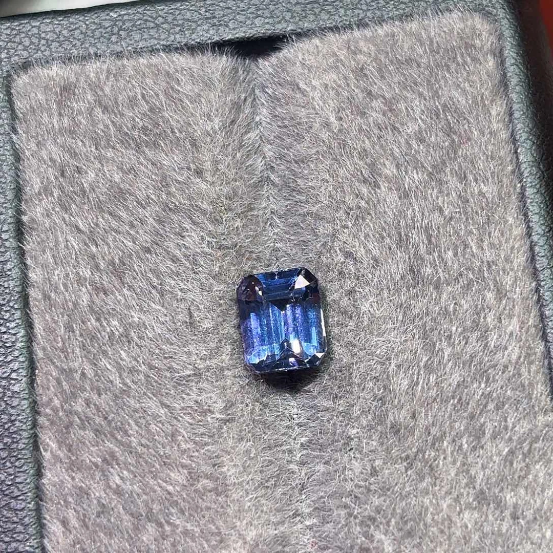 尖晶石裸石2.19克拉大证无烧