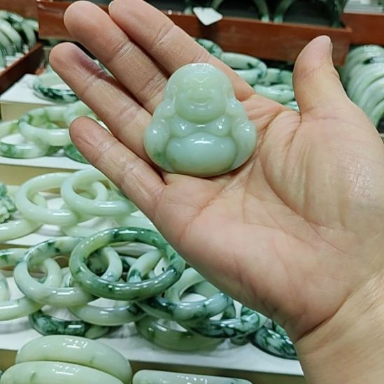 清****透闪石-蛇纹石玉未镶嵌颈饰