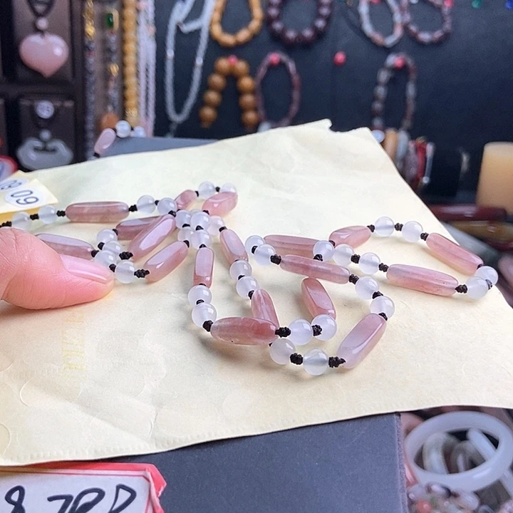 （***）颈饰未镶嵌石英质玉