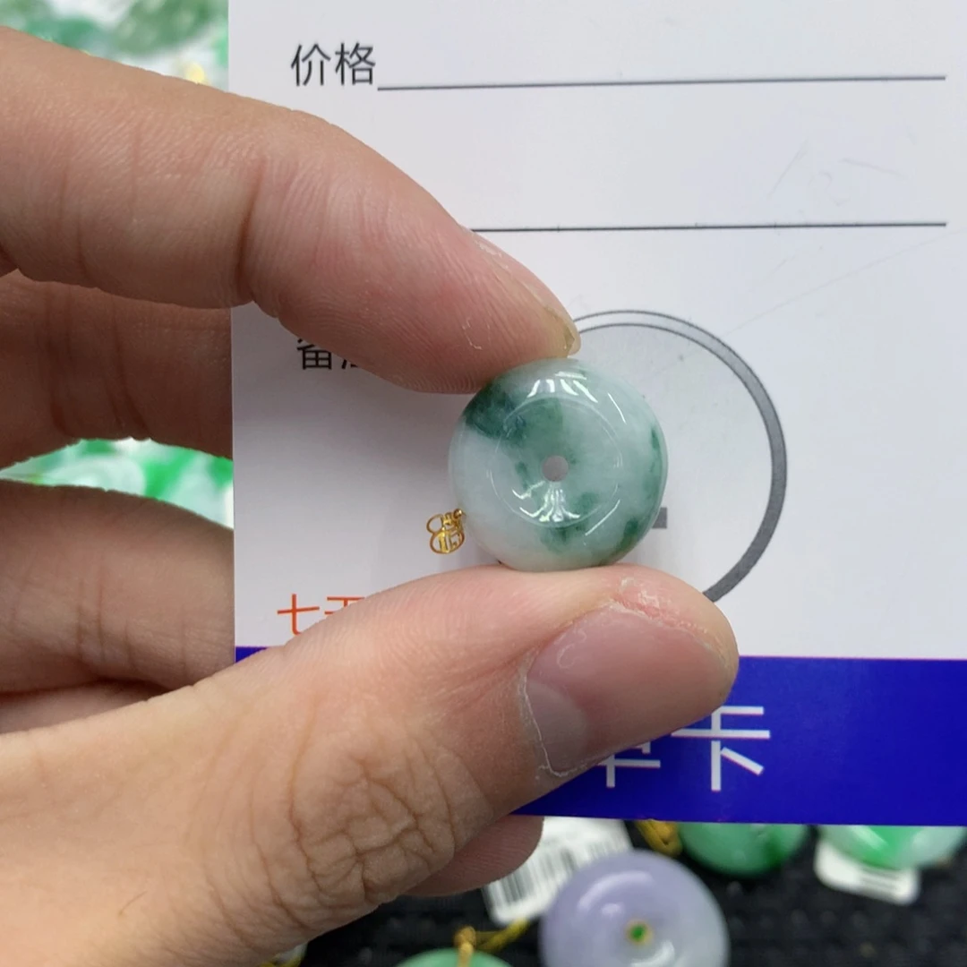 翡翠18K金镶嵌颈饰平安