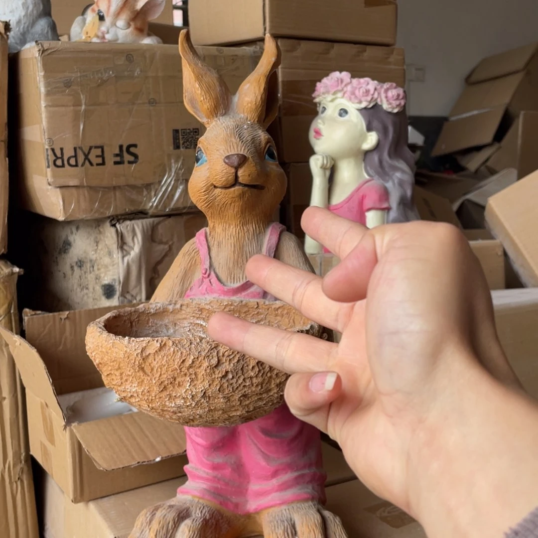 【闪购商品】树脂粉色抱盆兔摆件