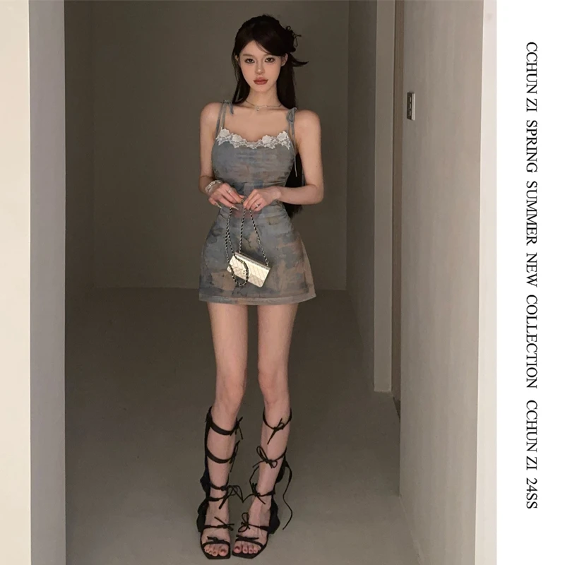 蝴蝶迷梦 油画印花吊带裙度假修身连衣裙