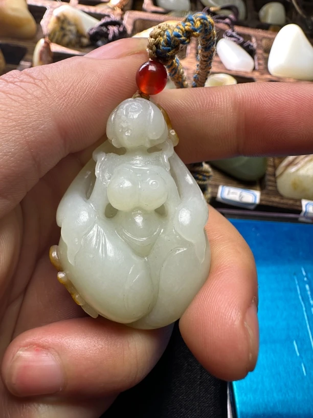 和田玉红皮白肉玉贵人42.8克