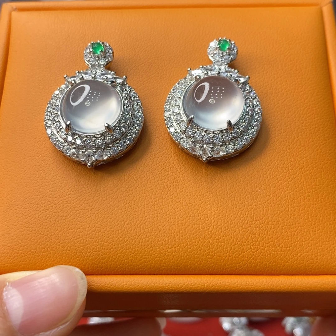 石英质玉合金吊坠