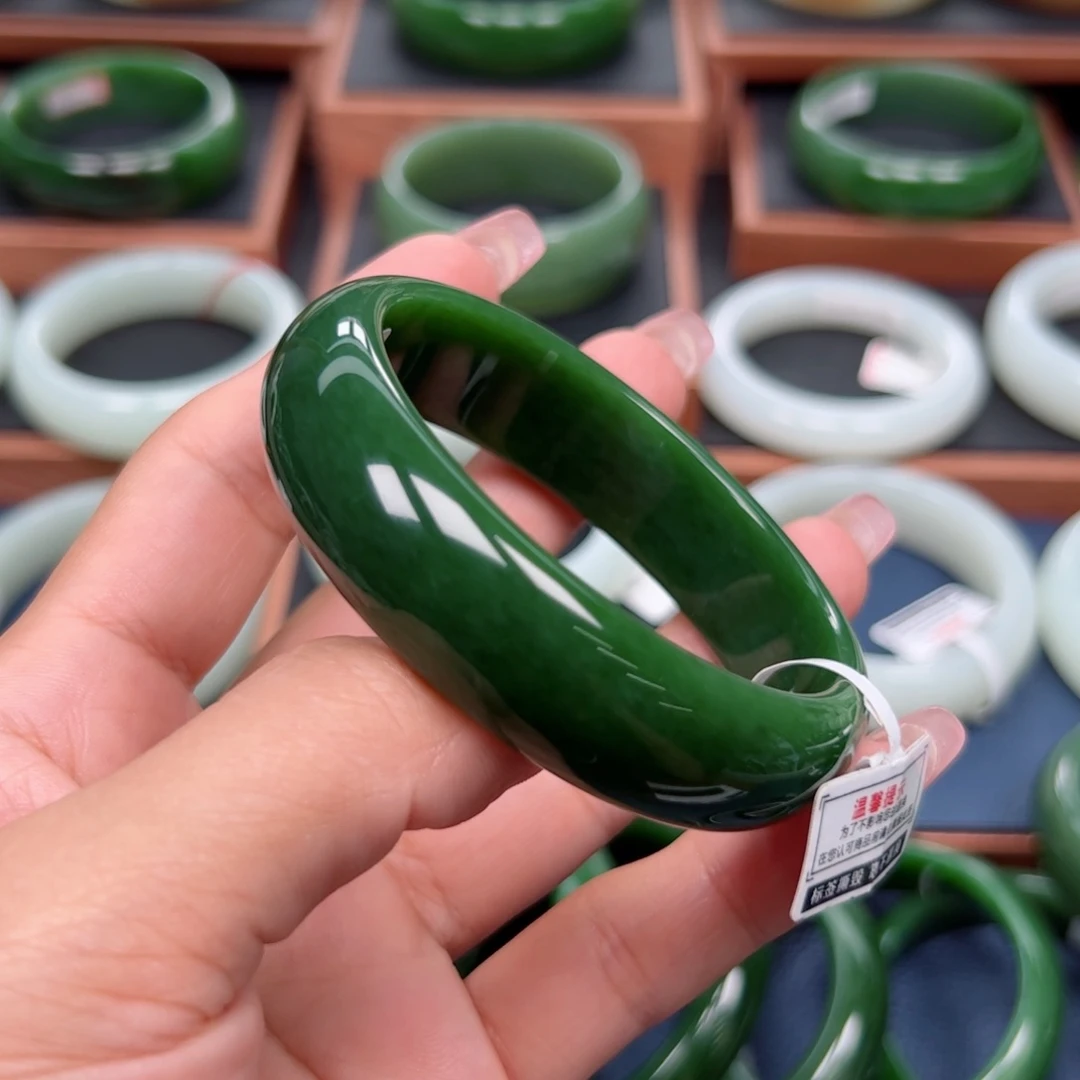 未镶嵌手镯和田玉（碧玉）