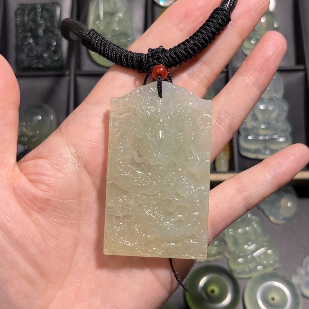 M***a未镶嵌蛇纹石玉颈饰