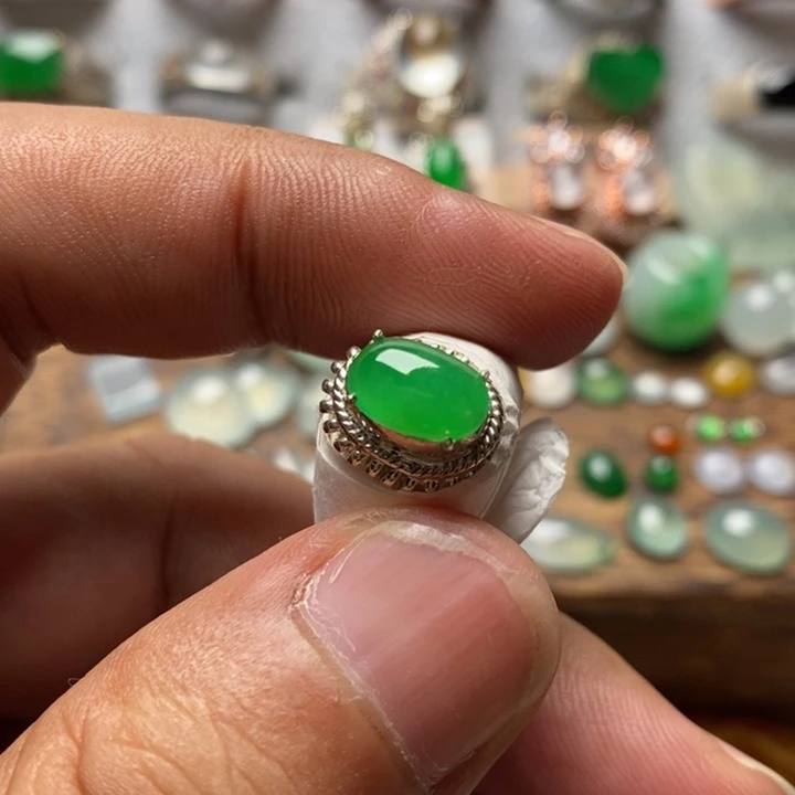 翡翠散珠冰底阳绿戒面