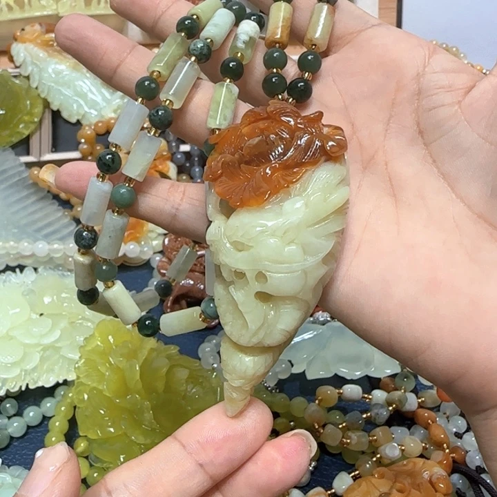 合金蛇纹石玉吊坠