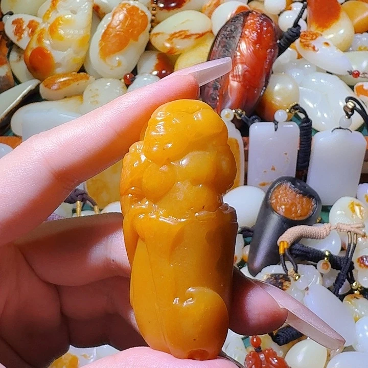 哈***根和田玉未镶嵌挂件