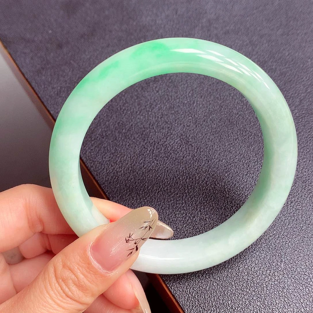 翡翠手镯未镶嵌缅甸翡翠