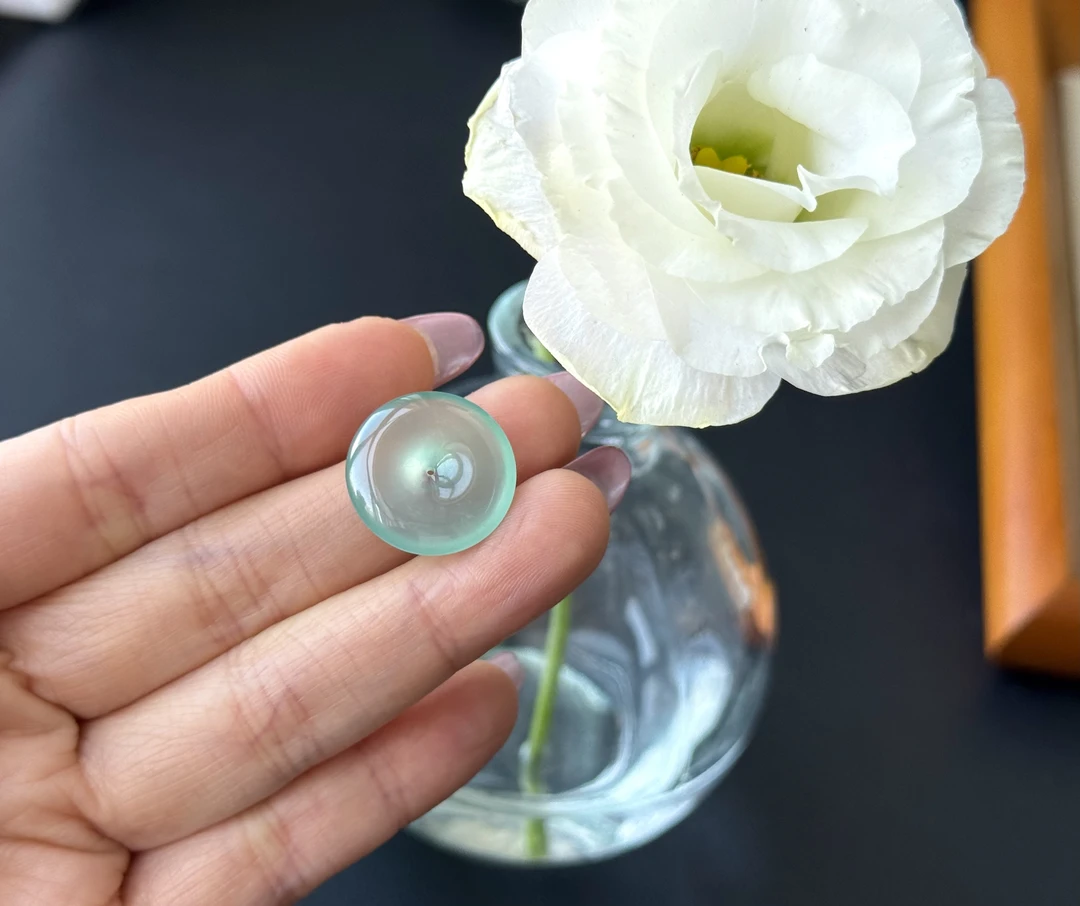 高冰晴绿底扣子，色甜种老，极纯，尺寸：18-4.2左右气质气质