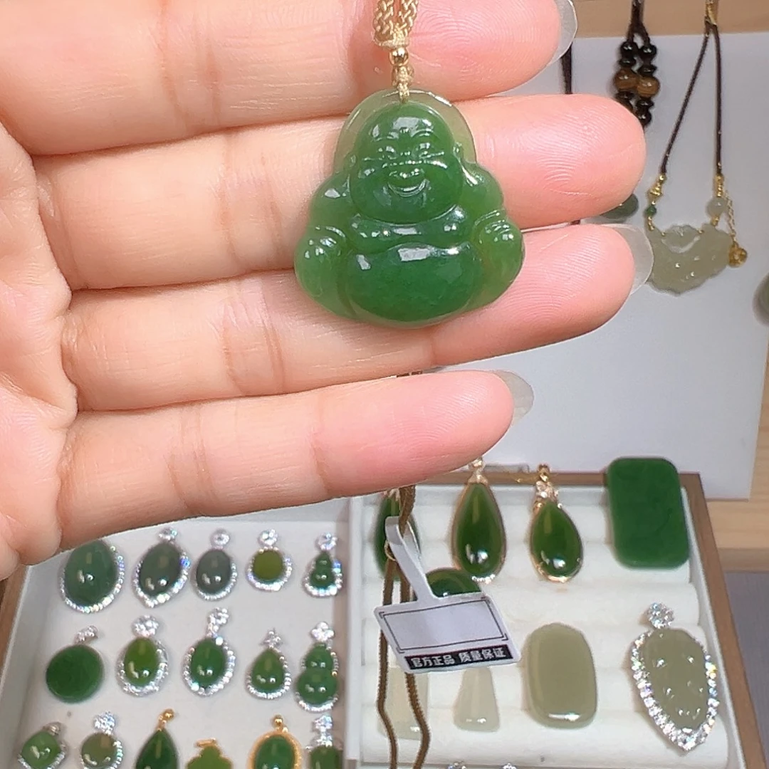 颈饰未镶嵌和田玉（碧玉）