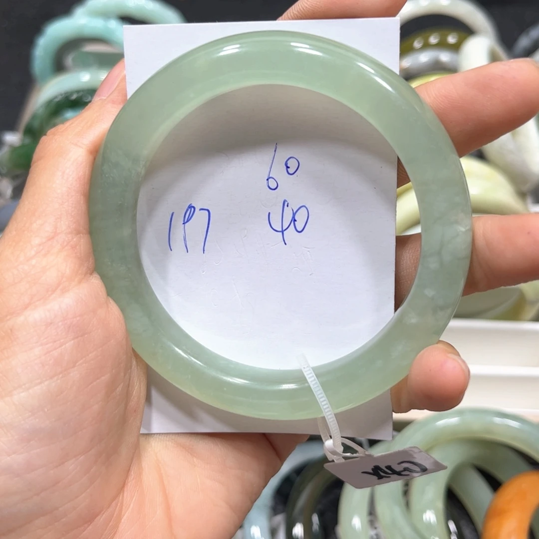 蛇纹石玉未镶嵌手镯微瑕