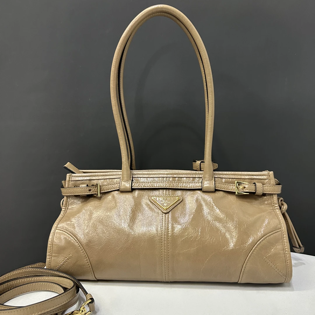 99新 Prada/普拉达 soft lux单肩包32cm/JJ5122203