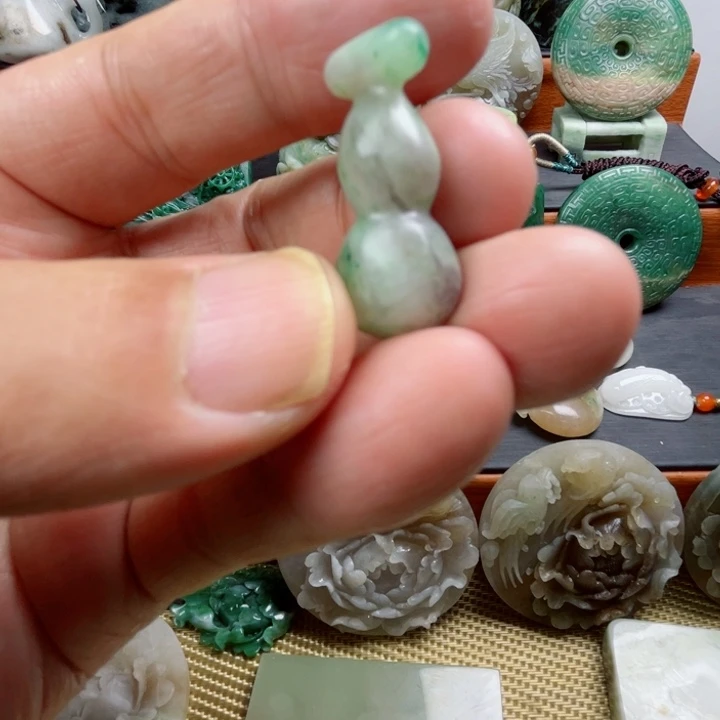 独山玉未镶嵌珠宝半成品