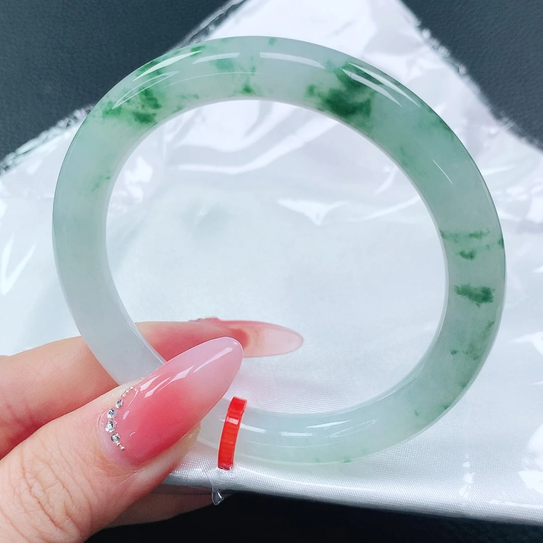 翡翠手镯未镶嵌53圈