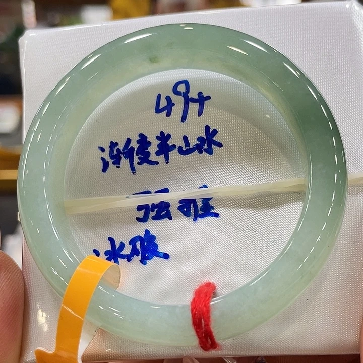 翡翠手镯未镶嵌翡翠手镯