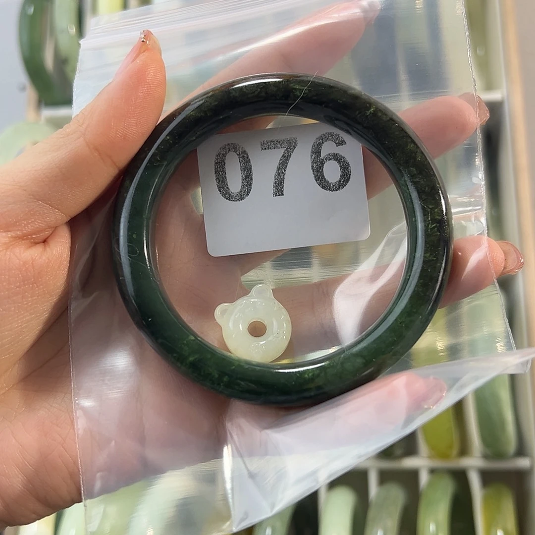 依****蛇纹石玉未镶嵌手镯