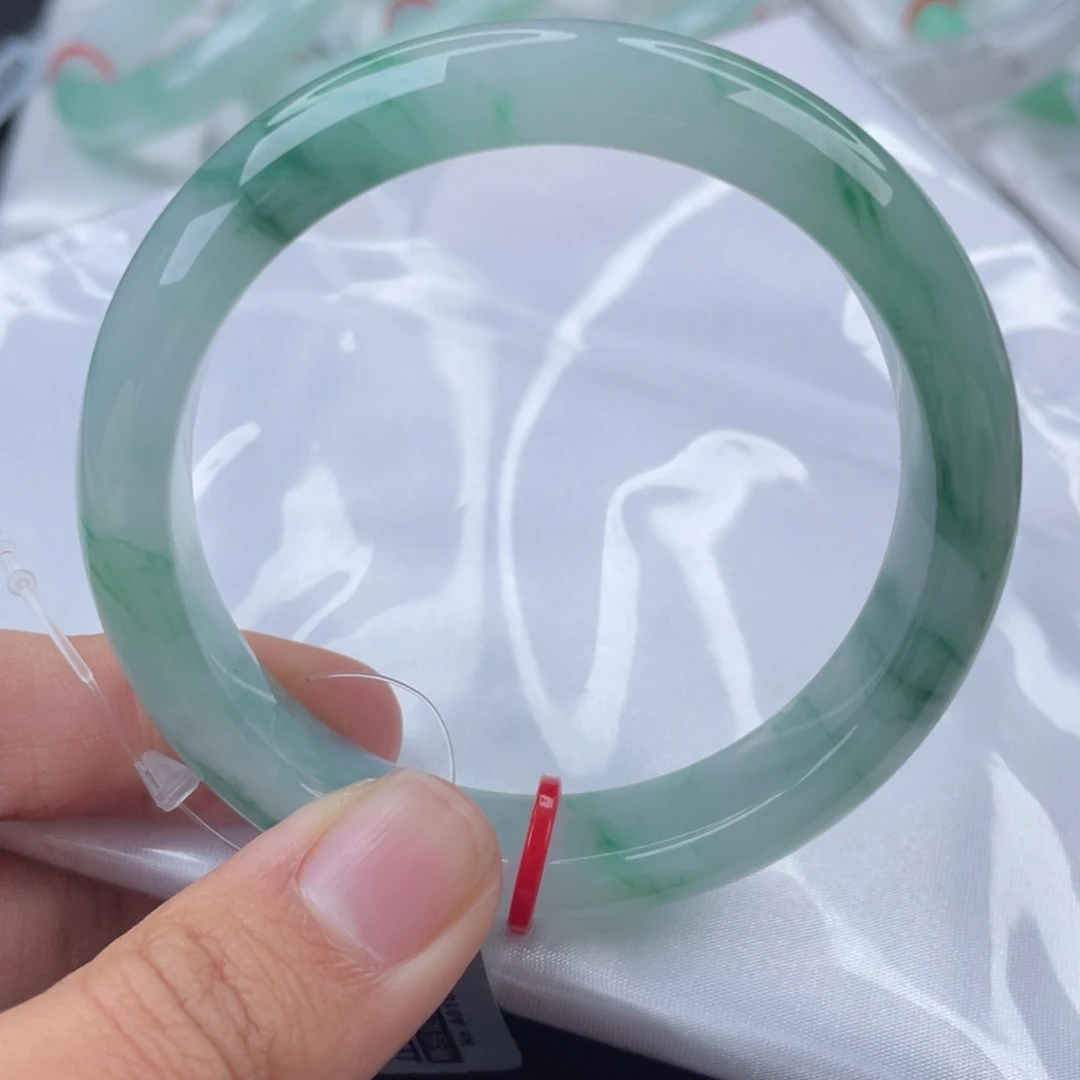 翡翠手镯未镶嵌正圈