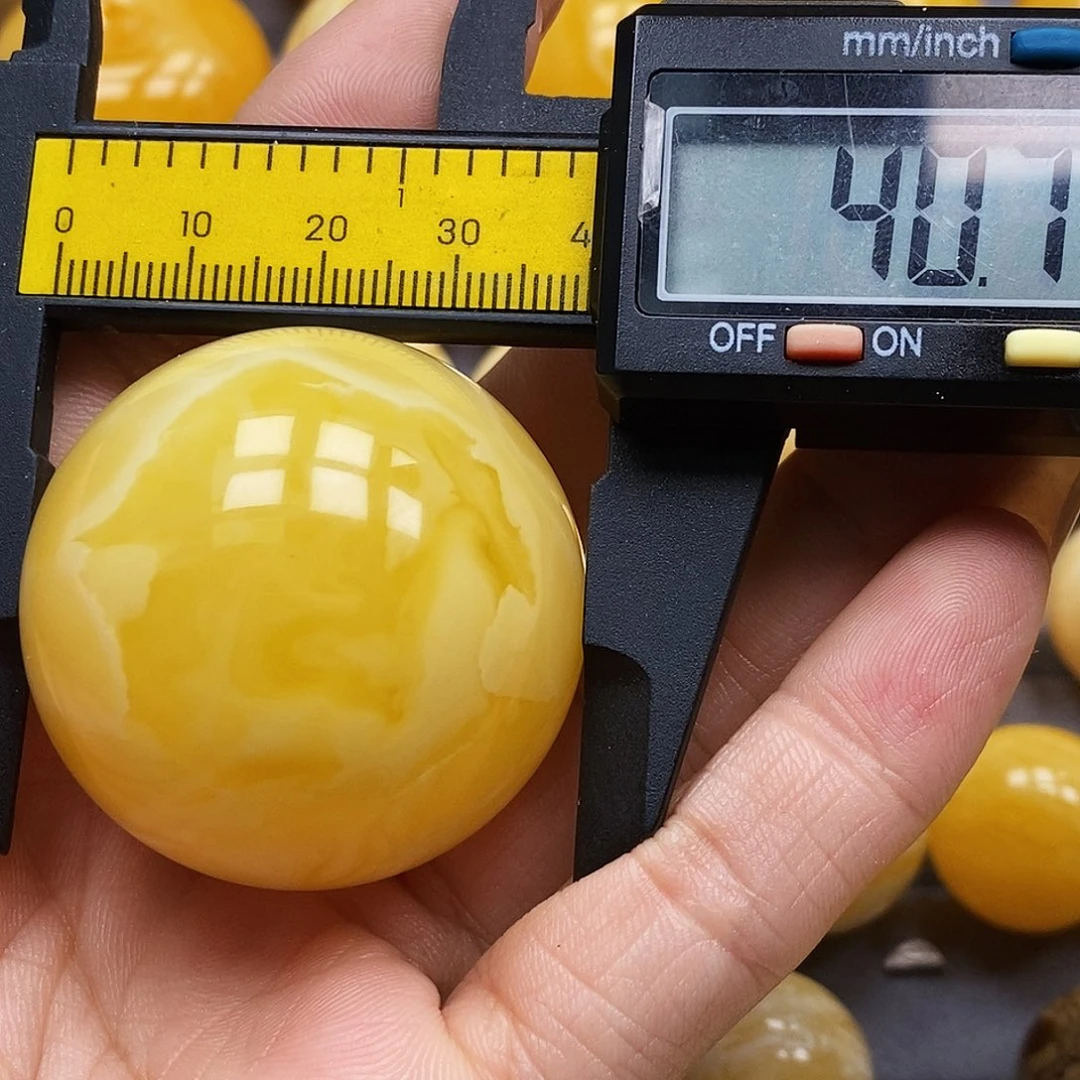 蜜蜡未镶嵌珠宝奇石