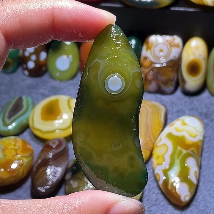 玛瑙/玉髓未镶嵌珠宝奇石