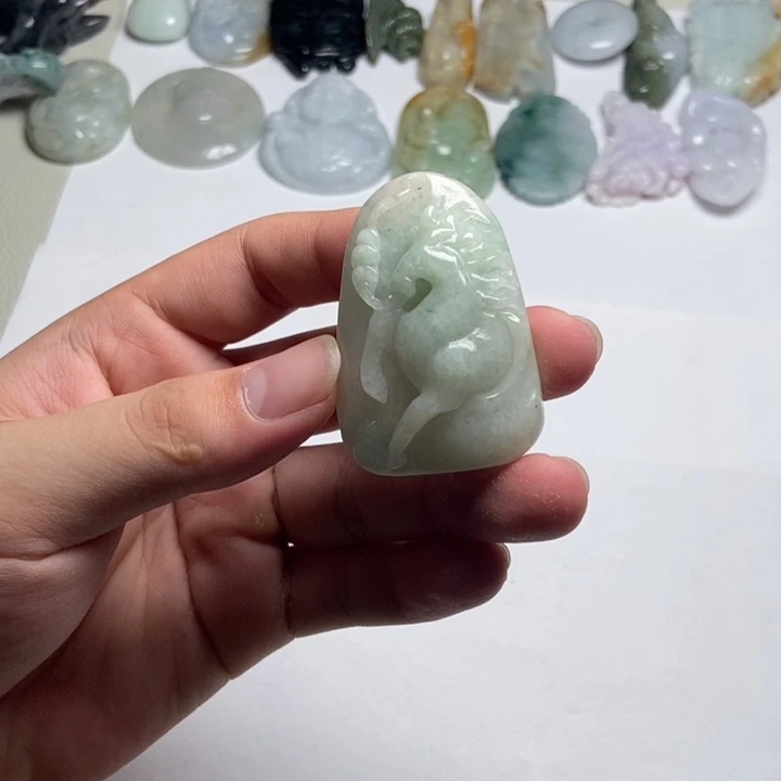 翡翠未镶嵌颈饰马牌18