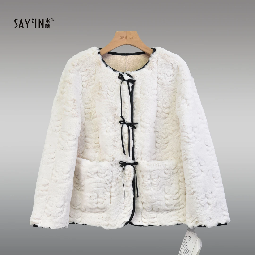 sayin/水映【皮草外套】白色国风盘扣软糯加绒皮毛一体外套 pc5078