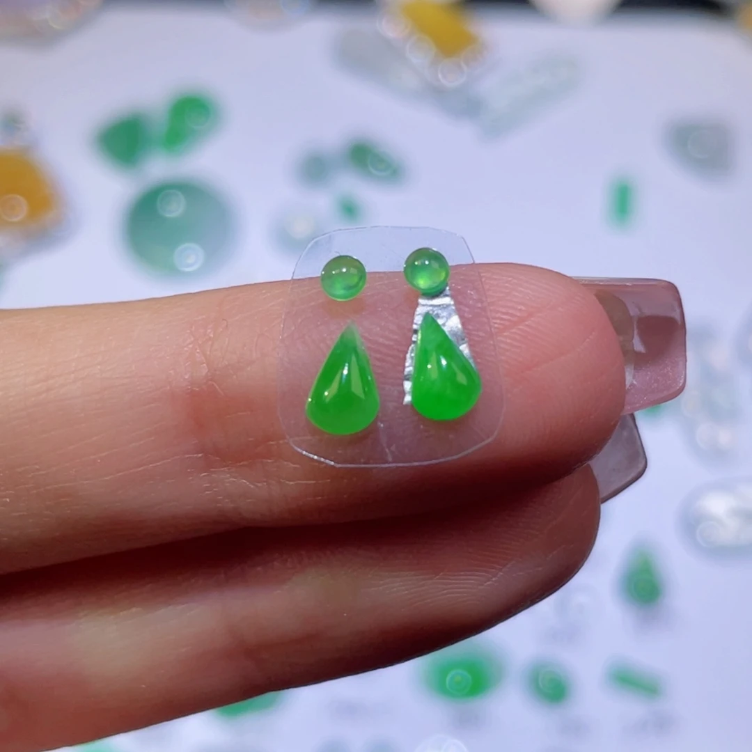 翡翠未镶嵌颈饰裸石