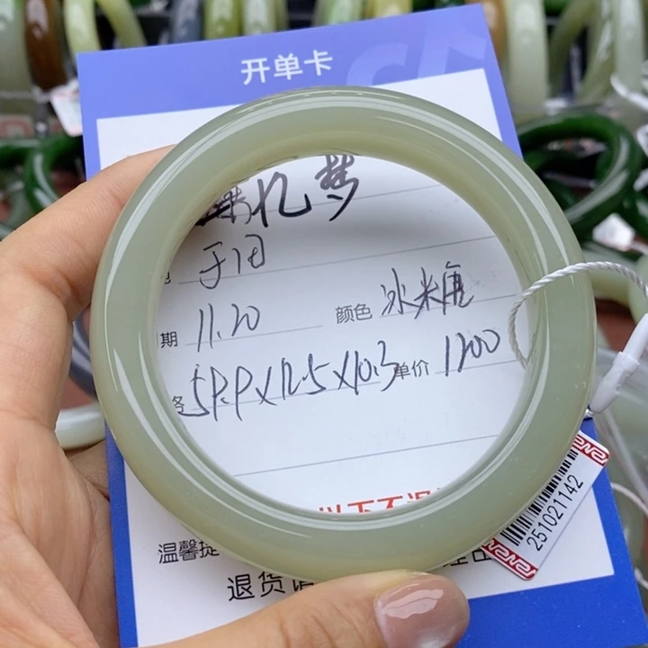 忆***梦和田玉未镶嵌手镯