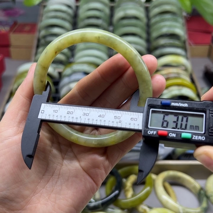 蛇纹石玉未镶嵌手镯105