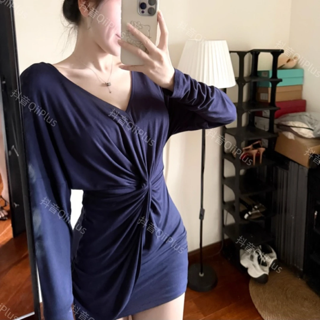 QiiPlus【娇贵小腰】气质纯欲交叉设计感蝙蝠袖遮肉包臀裙