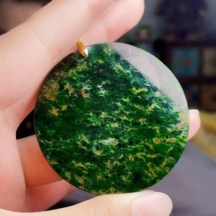 翡翠未镶嵌颈饰多样性