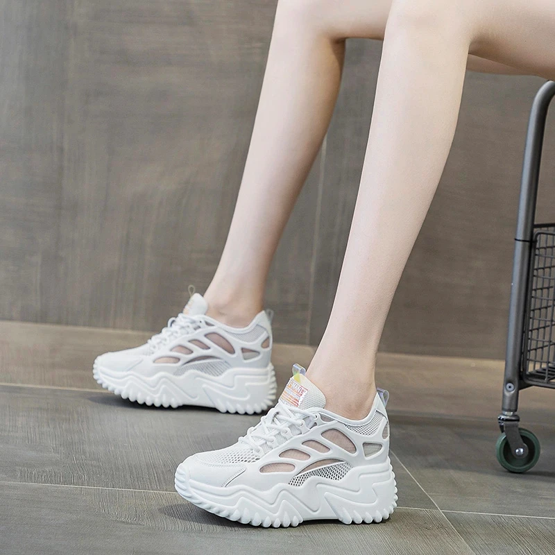 万达撤柜透气厚底增高8厘米小白鞋网面网红时尚透气老爹鞋镂空秋.