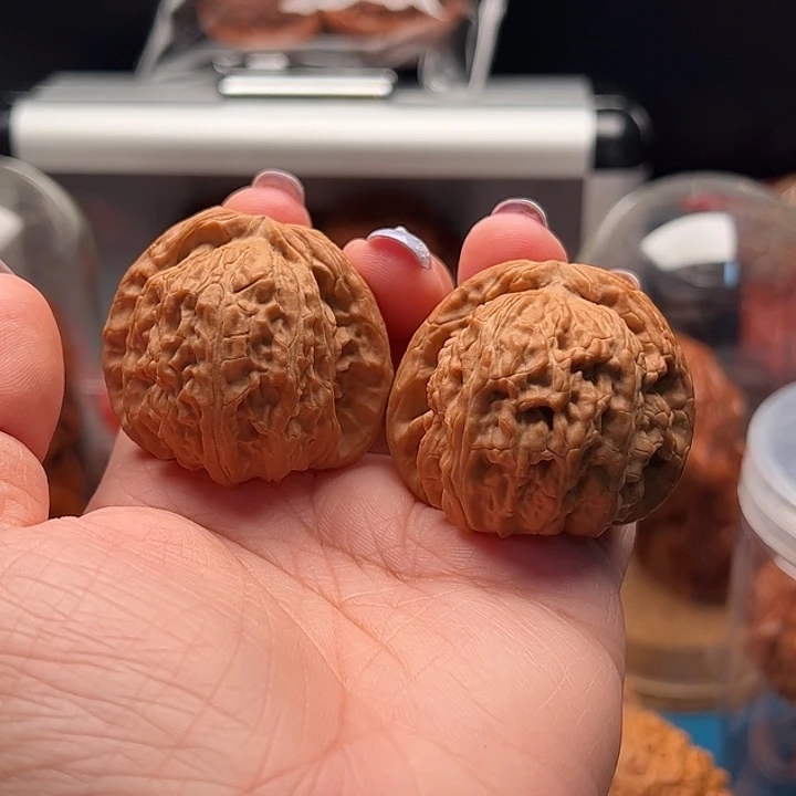 ****文玩核桃把件粗筋闷白 全品