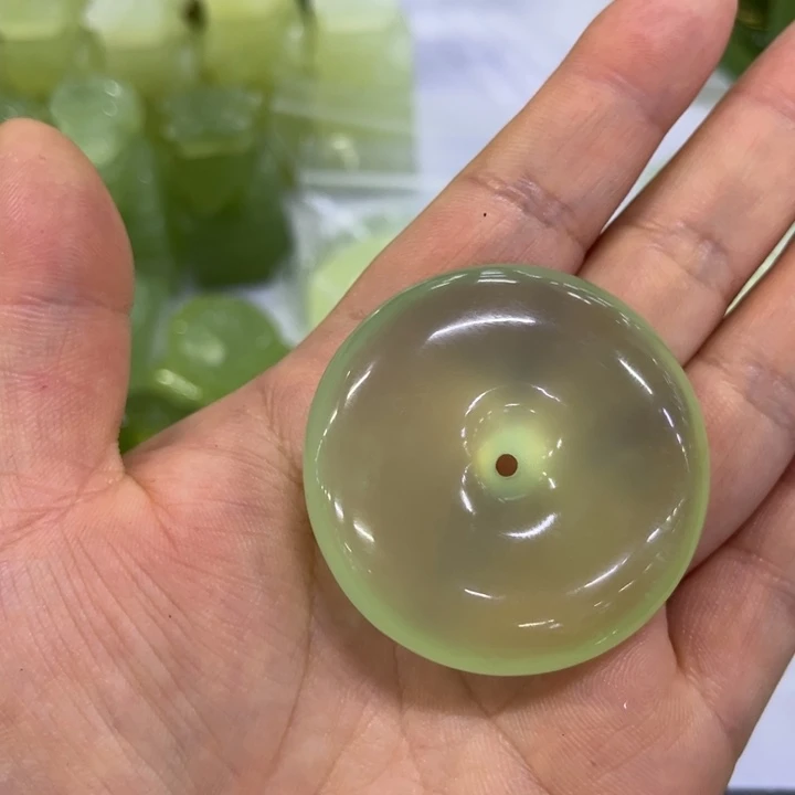 合金蛇纹石玉吊坠