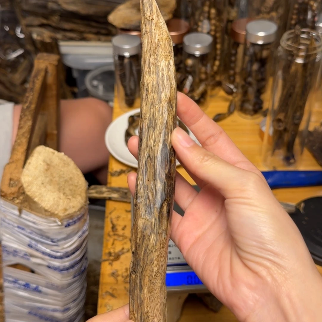 沉香碎屑沉香白棋块料27克