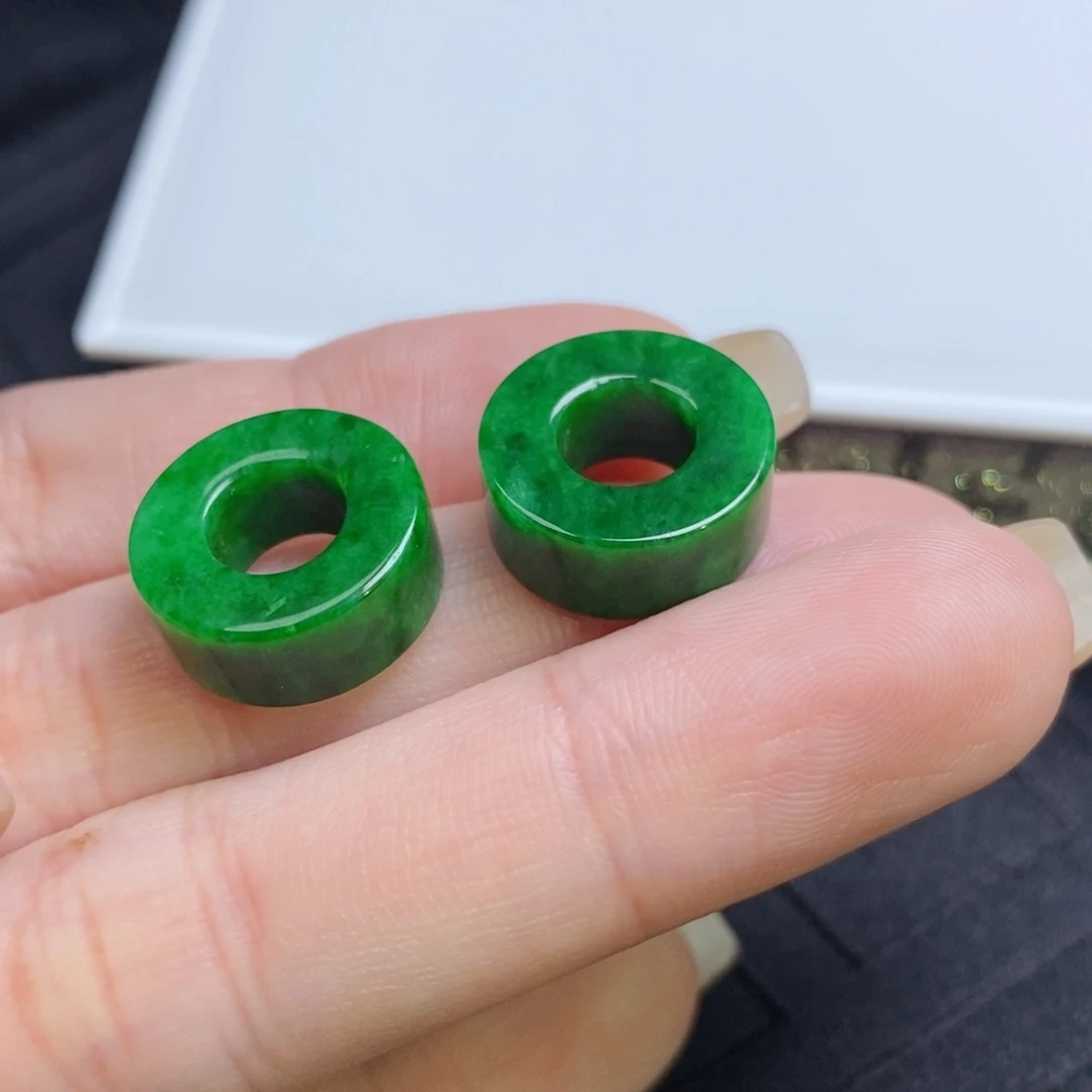 翡翠未镶嵌耳饰辣色路路通