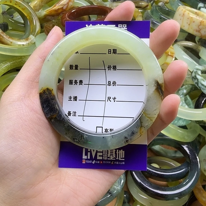 嗯***。未镶嵌蛇纹石玉手镯