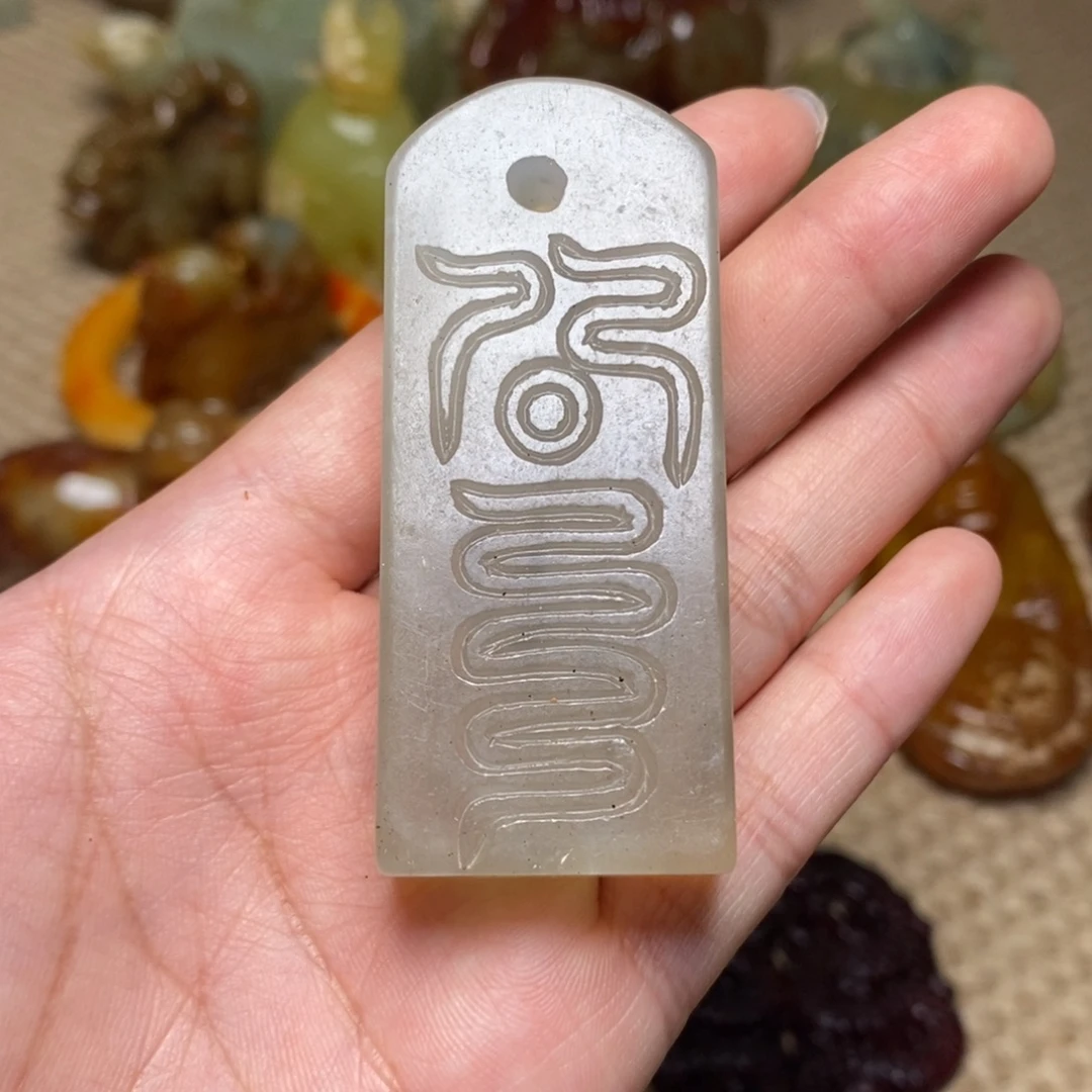 蛇纹石玉未镶嵌颈饰