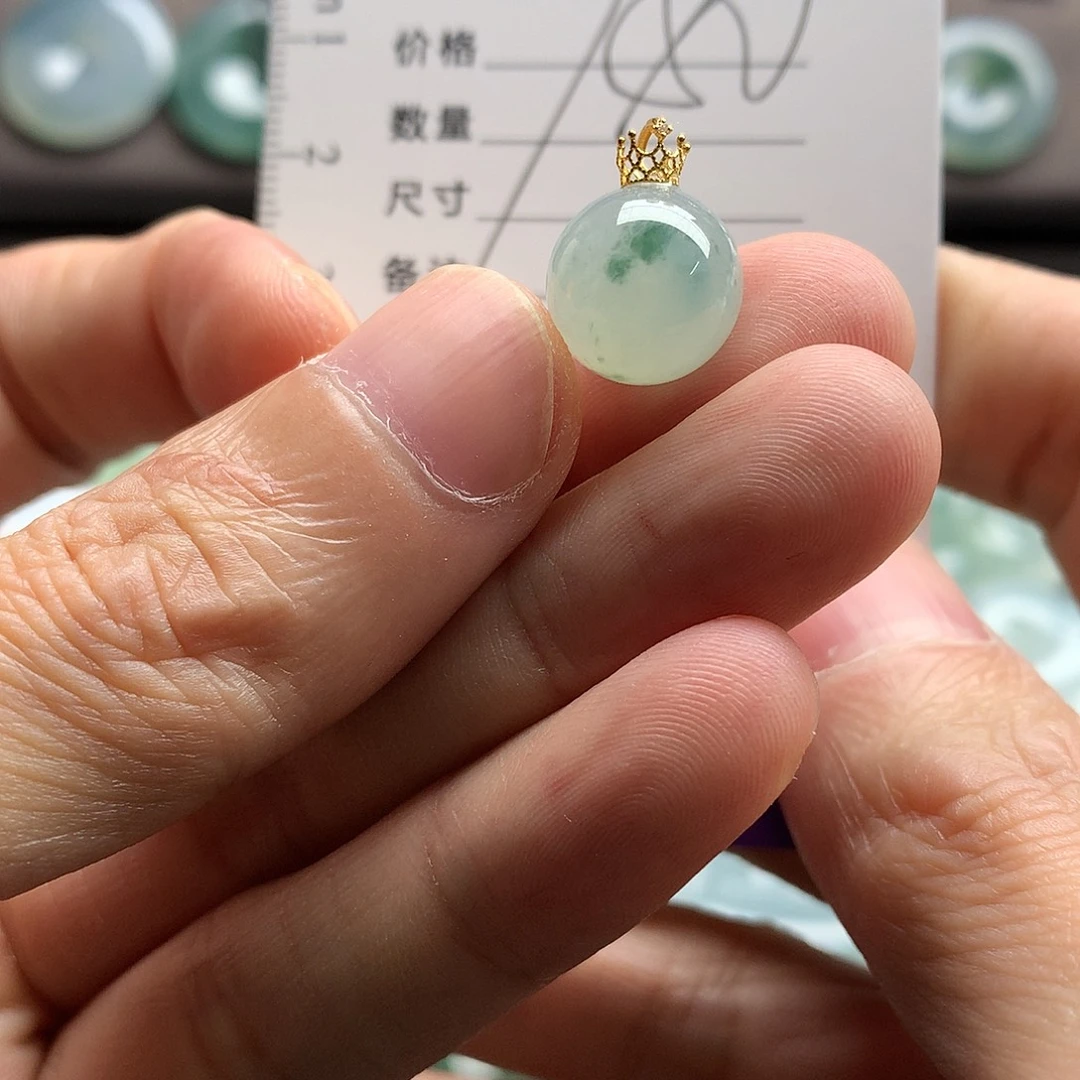 翡翠未镶嵌颈饰吊坠