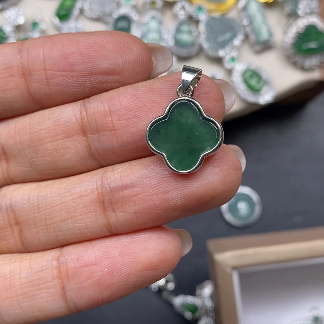 翡翠颈饰未镶嵌翡翠