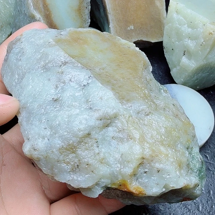 未镶嵌和田玉（糖玉）珠宝奇石
