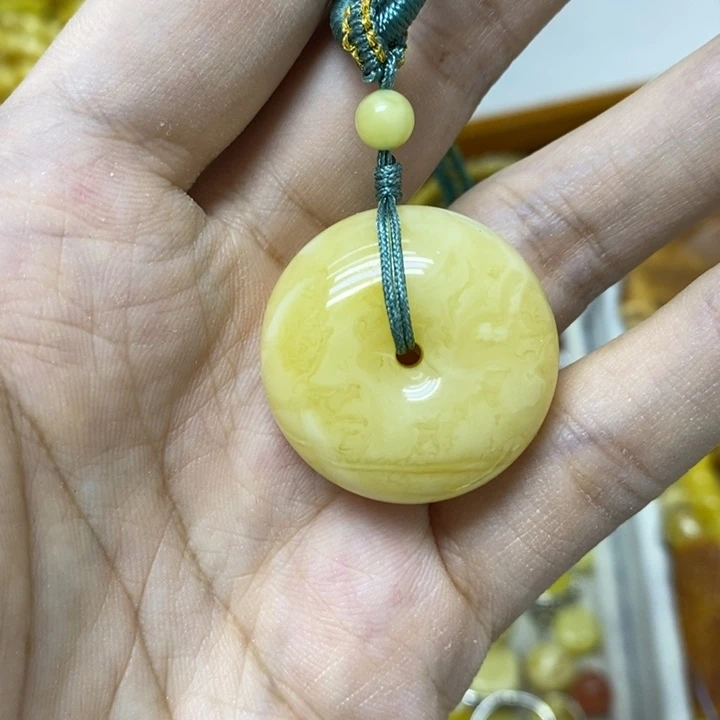 蜜蜡未镶嵌裸石吊坠