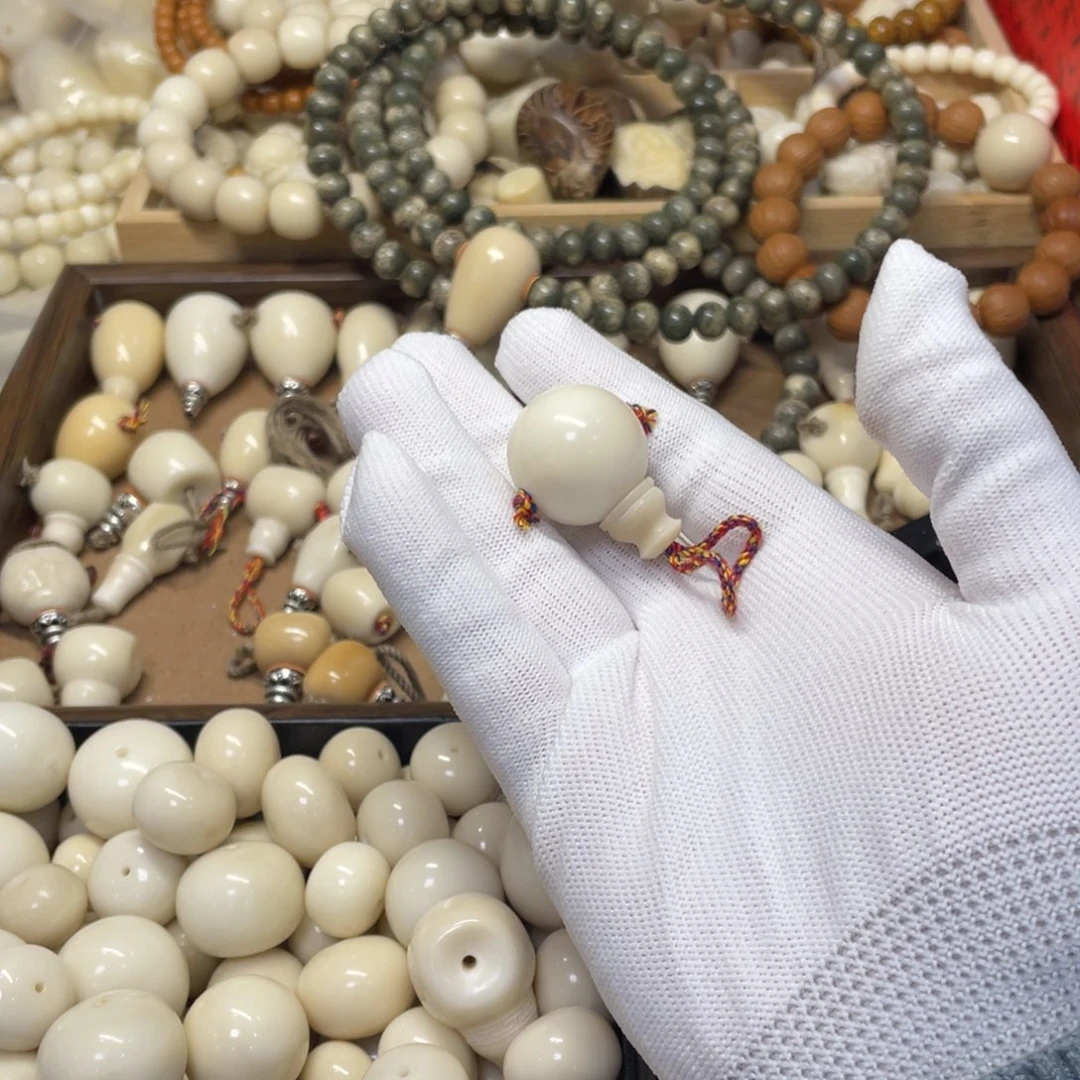 小***样菩提根/象牙果吊坠